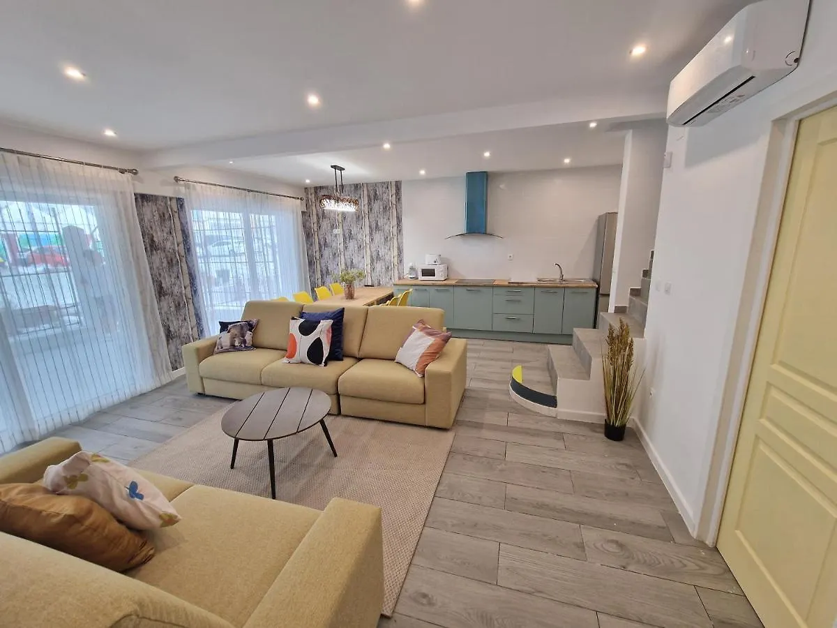 Casa Neptuno Para 10 Personas Solarium Patio Privado Con Bbq, Y Aire Acondicionado Empuriabrava Spain
