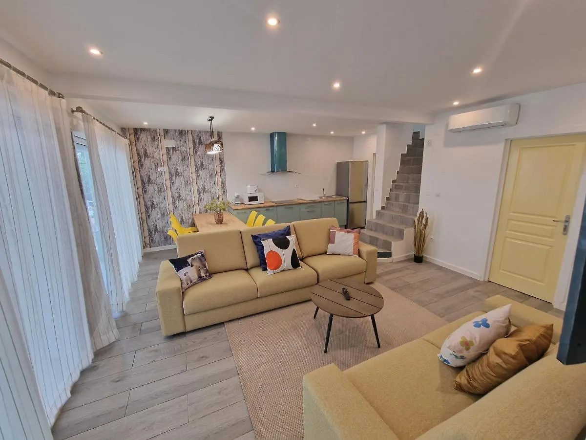 Casa Neptuno Para 10 Personas Solarium Patio Privado Con Bbq, Y Aire Acondicionado Empuriabrava 0*,