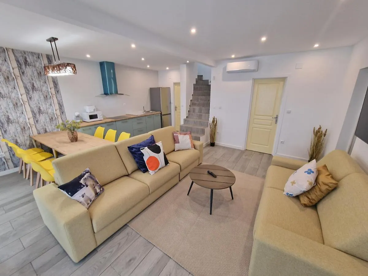 Casa Neptuno Para 10 Personas Solarium Patio Privado Con Bbq, Y Aire Acondicionado Empuriabrava