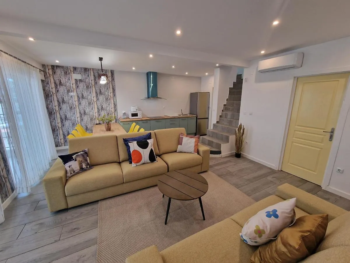 Holiday home Casa Neptuno Para 10 Personas Solarium Patio Privado Con Bbq, Y Aire Acondicionado Empuriabrava Spain