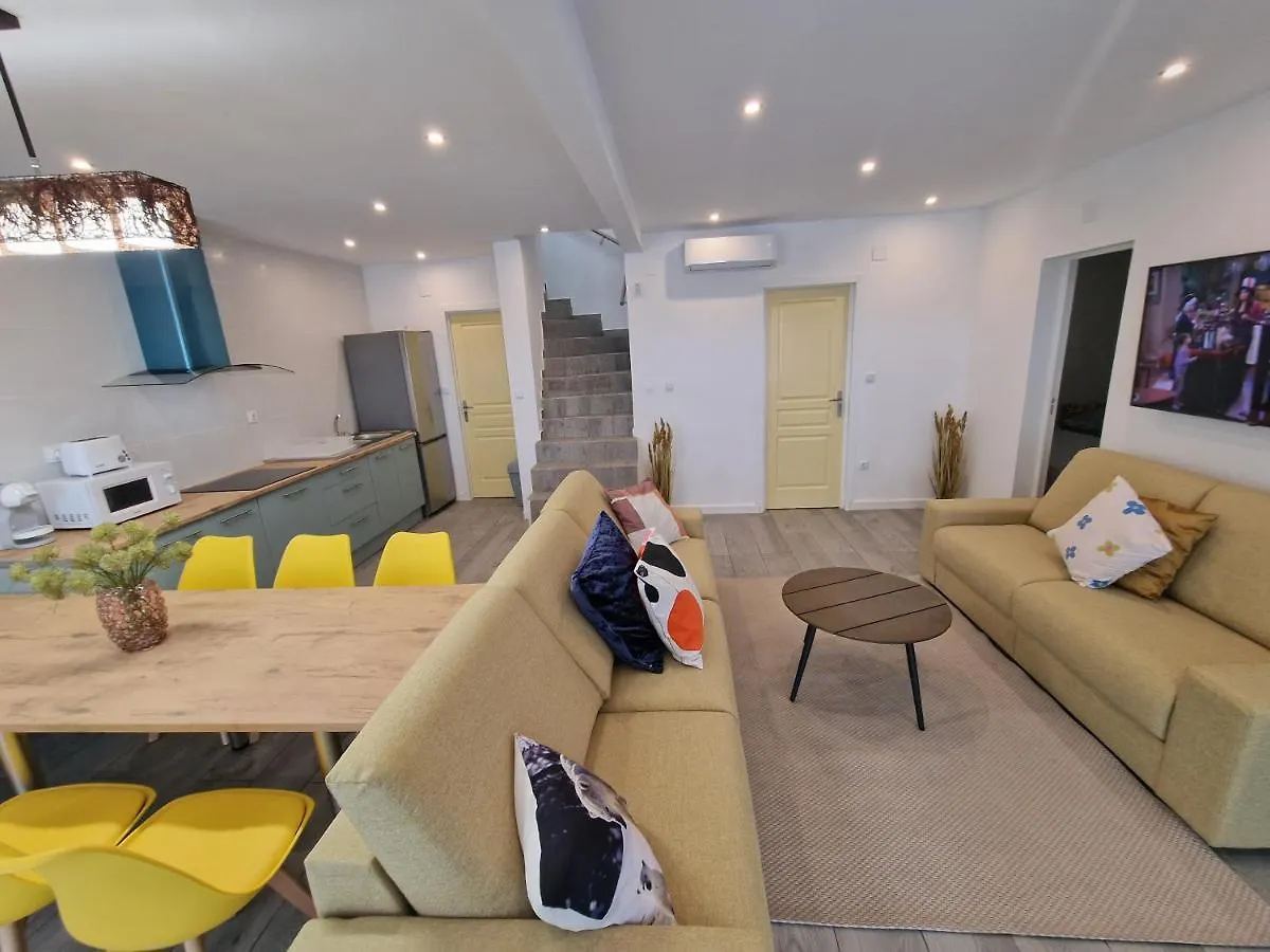 Casa Neptuno Para 10 Personas Solarium Patio Privado Con Bbq, Y Aire Acondicionado Empuriabrava