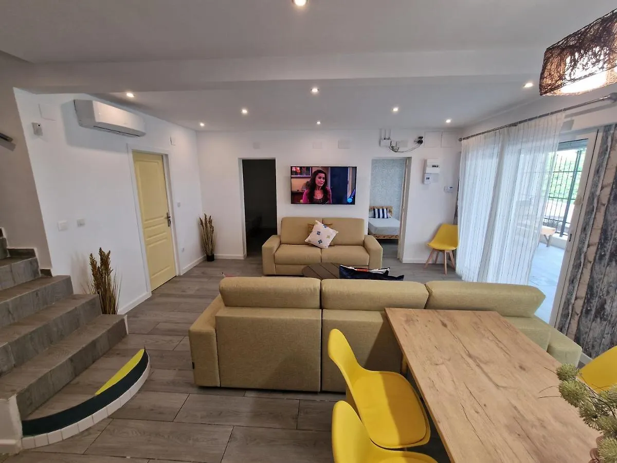 Casa Neptuno Para 10 Personas Solarium Patio Privado Con Bbq, Y Aire Acondicionado Empuriabrava 0*,  Spain